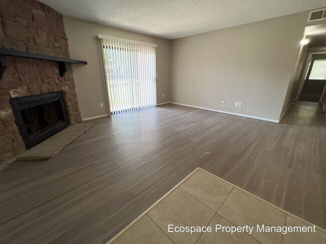 Building Photo - Gound level 3-bedroom 2 Bathroom Condo in ...
