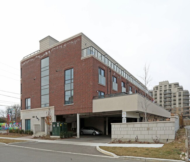 Building Photo - 724 Sheppard Ave W