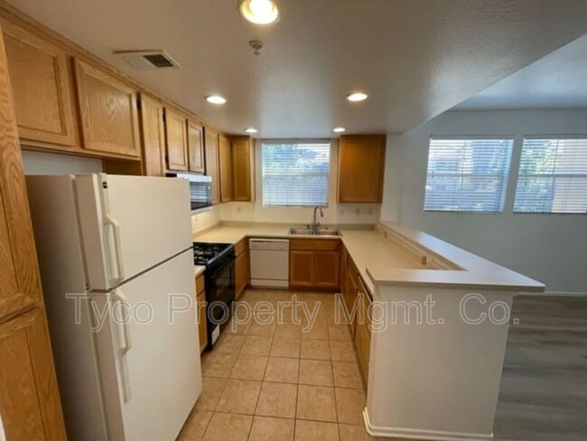 Building Photo - 1350 La Rochelle Ave