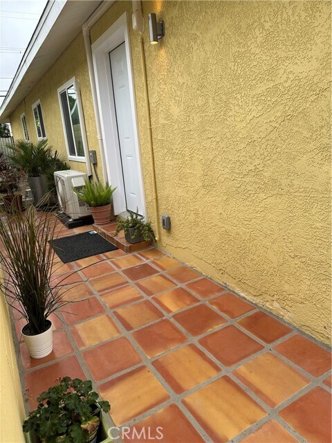 Building Photo - 459 Cabana Ave