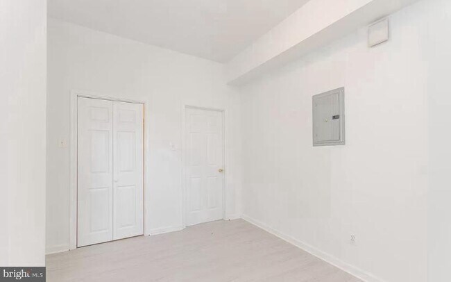 Foto del edificio - 2606 W Girard Ave