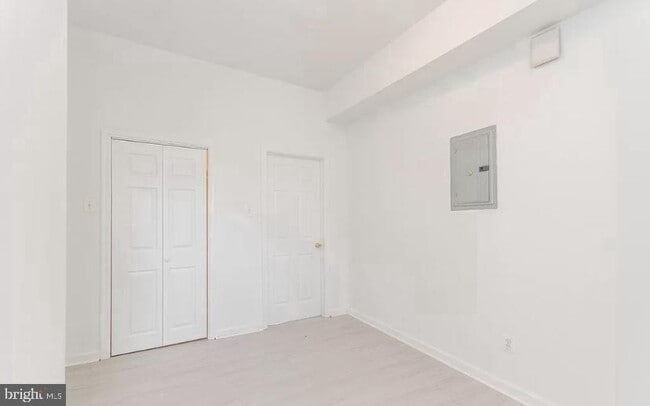 Building Photo - 2606 W Girard Ave