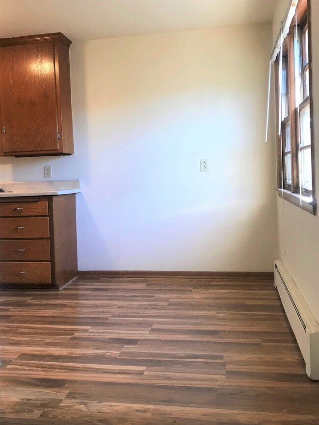 Dining Area - 509 Oak St
