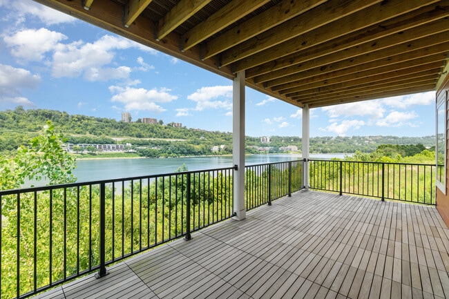 Building Photo - 617 Manhattan Blvd