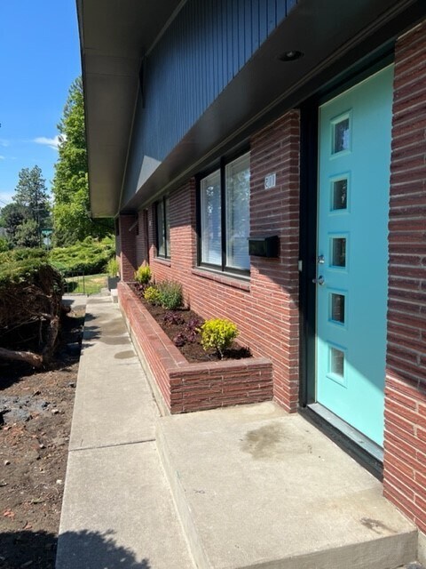 Welcome! - 117 E 16th Ave