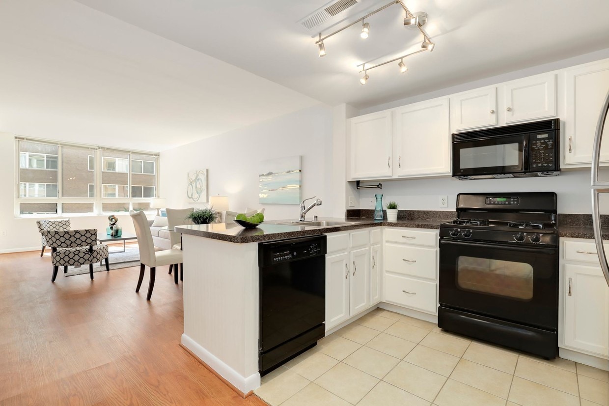 Primary Photo - 350 G St SW
