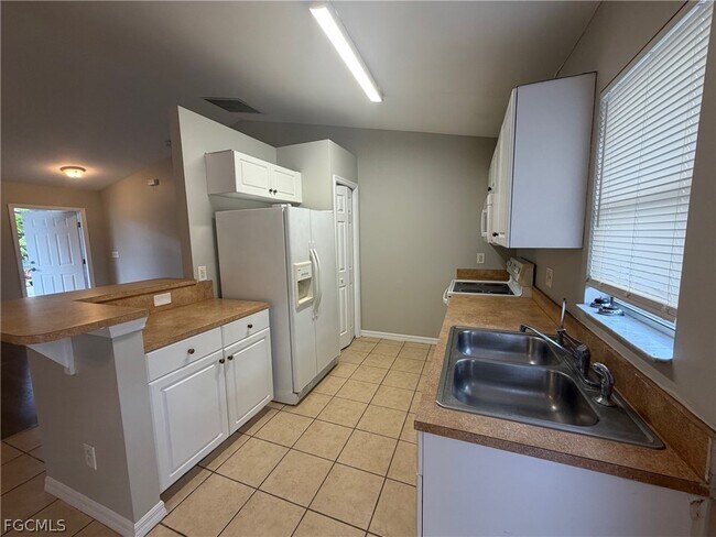 Foto del edificio - 4807 5th St W