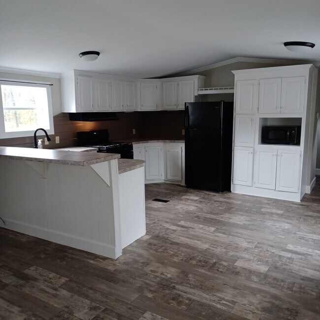 Foto del edificio - 890 Rough Edge Rd