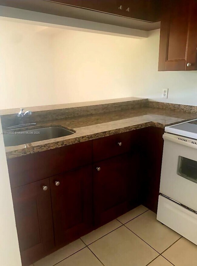 Foto del edificio - 4555 NW 99th Ave