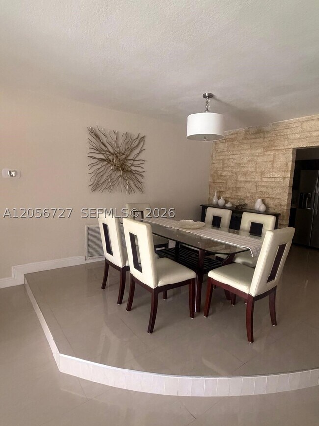 Foto del edificio - 6790 SW 10th St