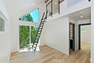 Building Photo - 441 Oriole Dr