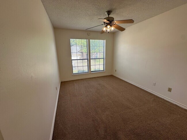 Building Photo - 5885 Creek Side Circle