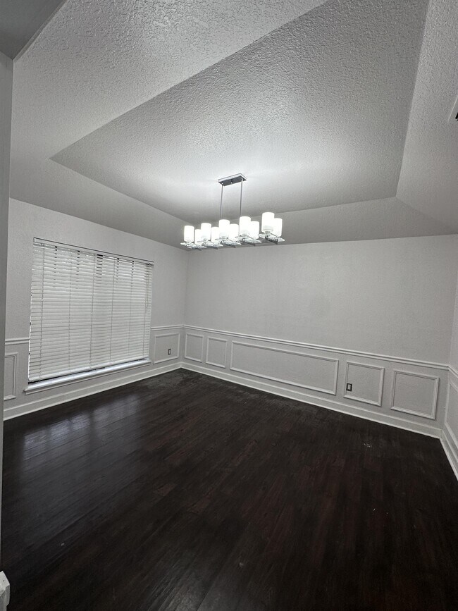 Building Photo - 5529 Fox Run Cir