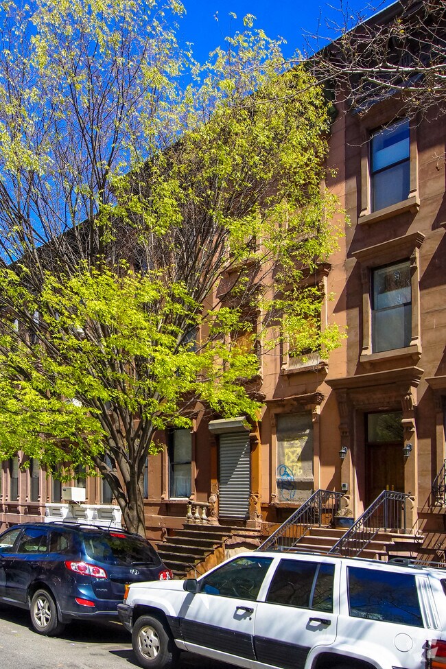 Building Photo - 235 W 131st St