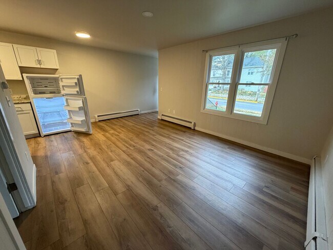 Building Photo - 133 N Main St