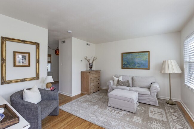 Foto del edificio - Bright East Nashville Townhome!