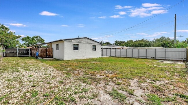 Foto del edificio - 6408 Grant Ct
