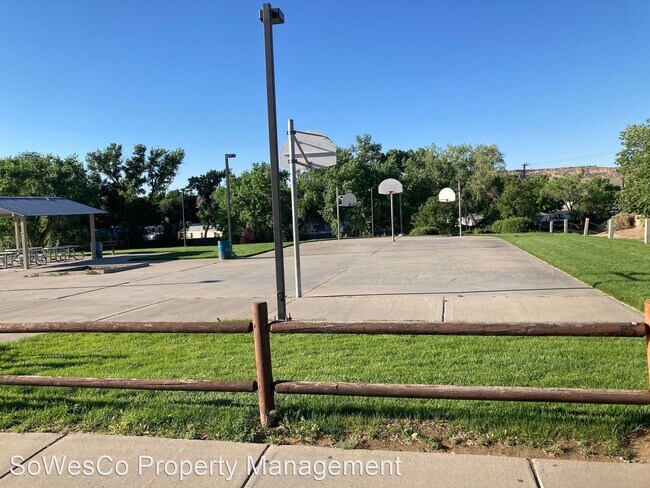 Foto del edificio - 1001 Walnut Dr