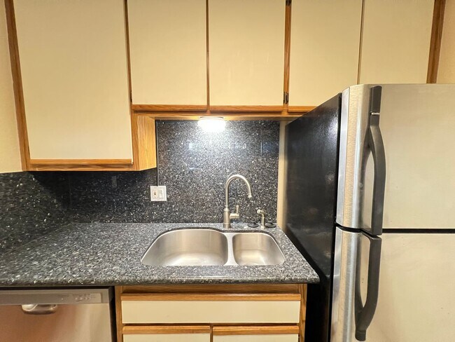 Foto del edificio - $500 Move In Special!! SPACIOUS & COZY 1 BEDROOM APARTMENT IN SAN RAMON!!!