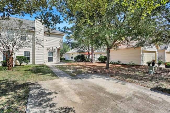 Foto del edificio - 3 bedroom 2.5 bath townhome in Carriage Sq...