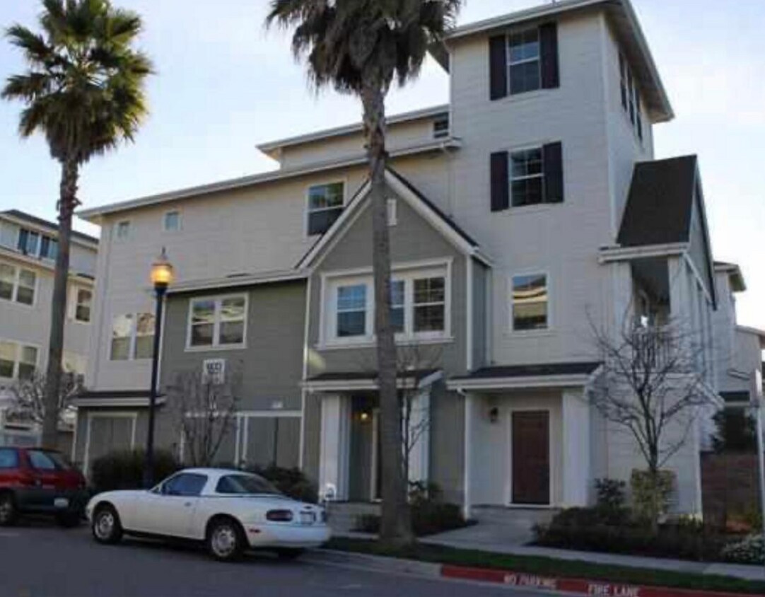 Primary Photo - 1653 Northshore Dr
