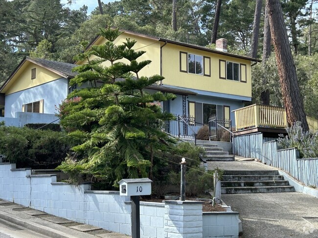 Building Photo - 10 Crandall Rd