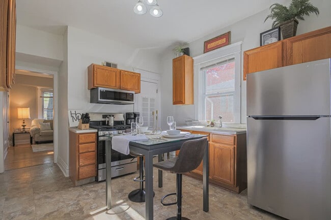 Building Photo - 839 Dunlop Ave