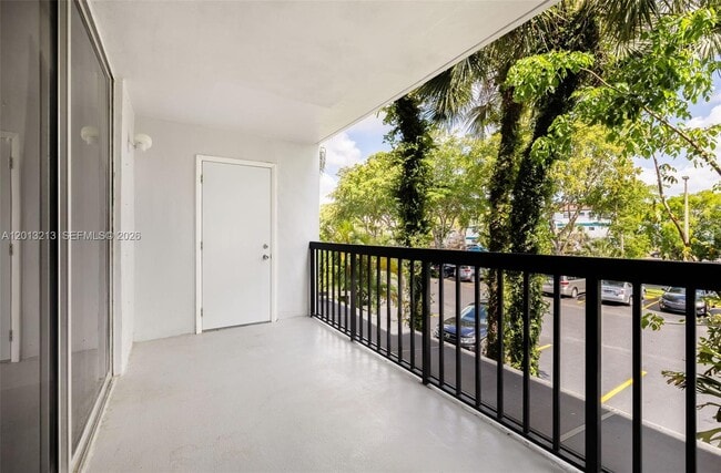 Building Photo - 10825 SW 112th Ave