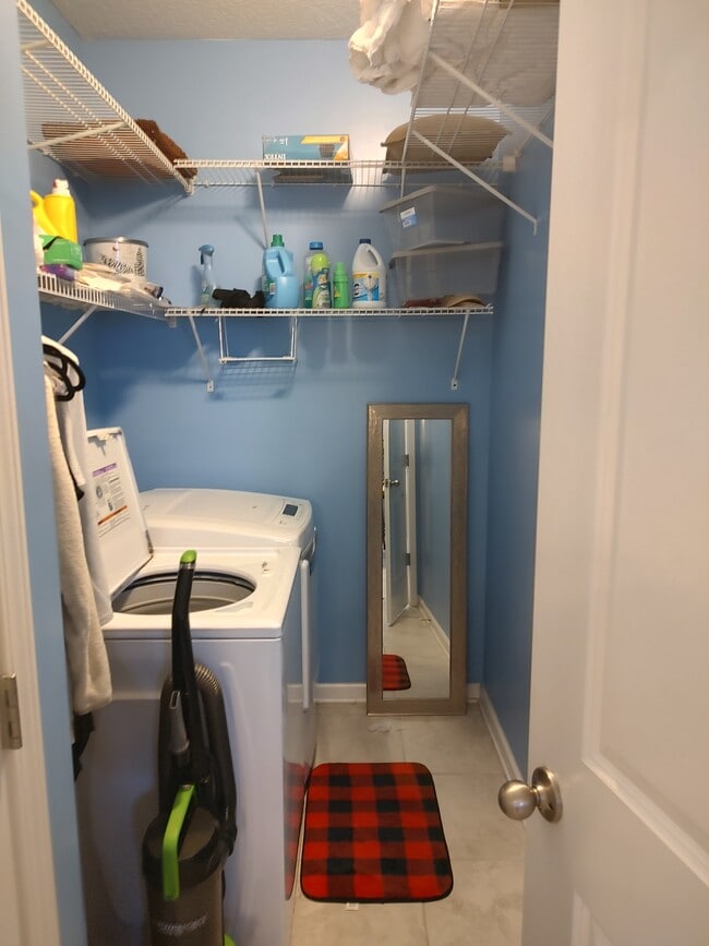 Washer dryer included - 3268 Chestnut Ridge Way