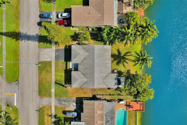 Building Photo - 10850 NW 29th Manor