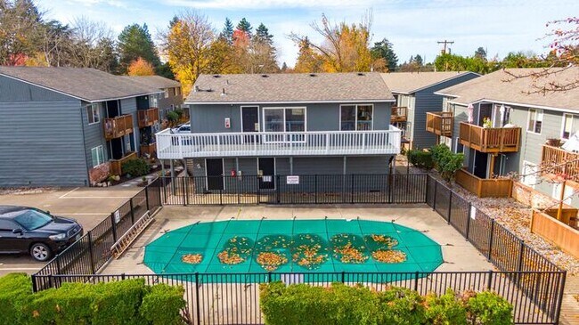 Foto del edificio - GOBBLE UP THIS DEAL! Sign a Lease, Move In...