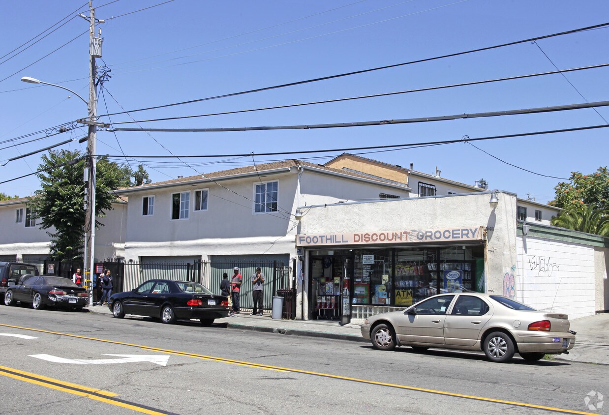 Building Photo - Foothill Apartments