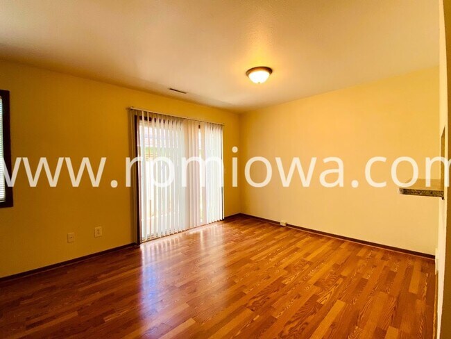 Building Photo - 1511 N Dakota Ave