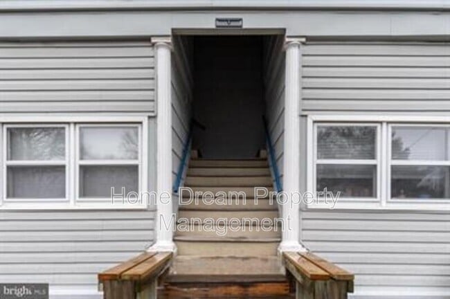 Building Photo - 961 Bryant Ave