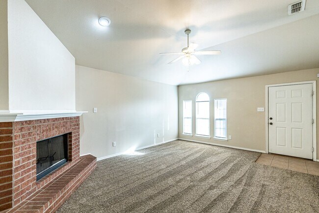 Foto del edificio - New carpet Throughout/ New Paint / Southwe...