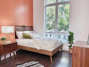 Building Photo - Furnished room/NOT APARTMENT