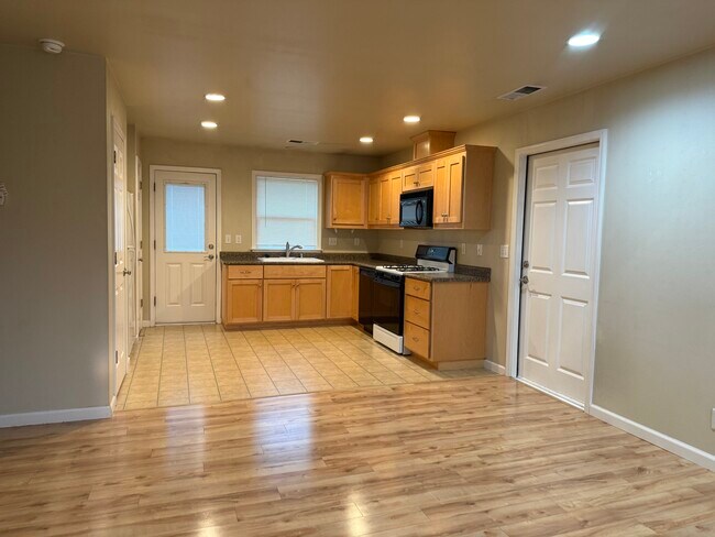 Foto del edificio - 1440 Laburnum Ave