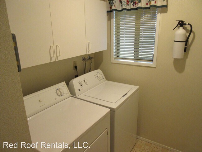 Foto del edificio - 2 br, 2 bath House - 4624 4624 82nd Ave W