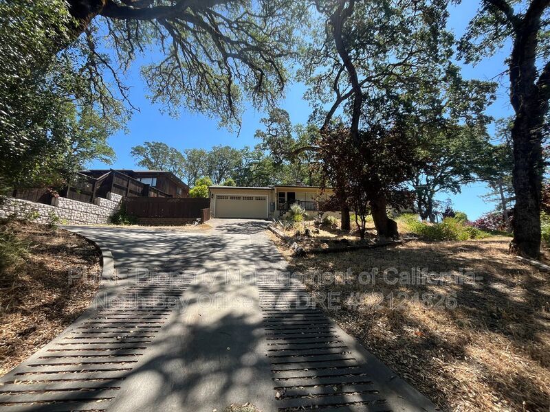 Building Photo - 825 Isola Way