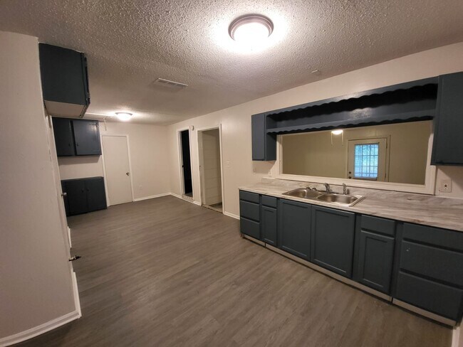 Building Photo - 3609 Sunrise St