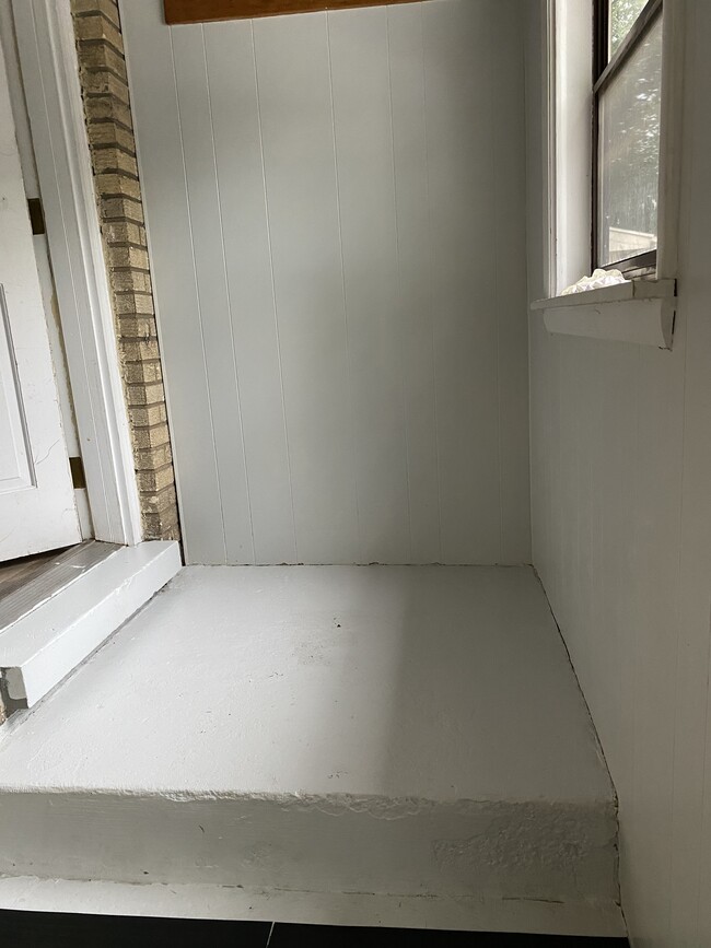 Covered entry. - 91 Beech Ave