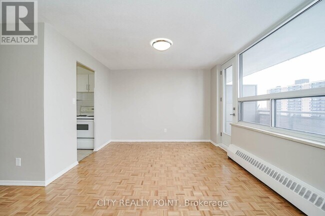 Photo du bâtiment - 6200 Bathurst St
