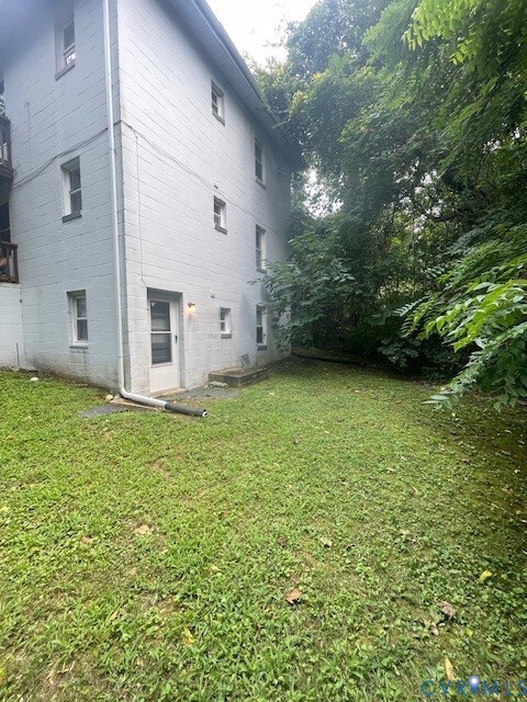 Foto del edificio - 7279 Edgeworth Rd