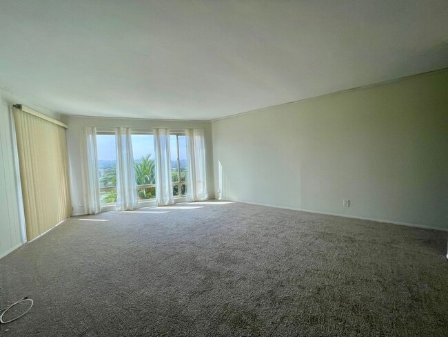 Foto del edificio - Beautiful One Bedroom One Bathroom Plus Den in La Mesa!