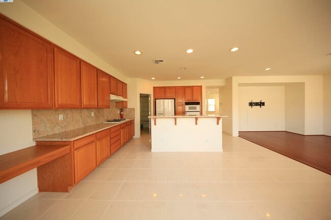 Building Photo - 1516 Whispering Oaks Way