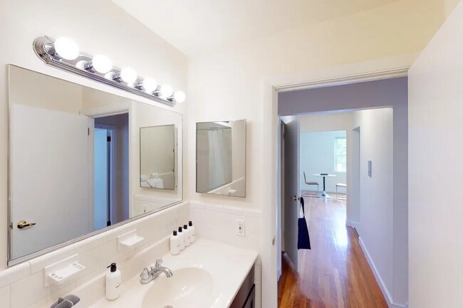 Foto del edificio - 21 Captain Parker Arms