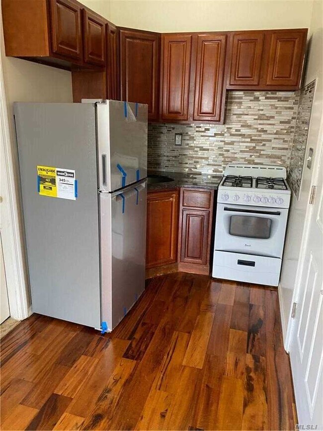 Building Photo - 751 E 46th St