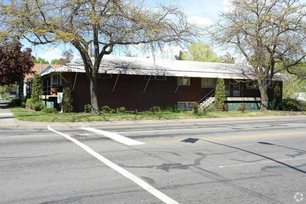 Foto del edificio - 722-728 W Maxwell Ave