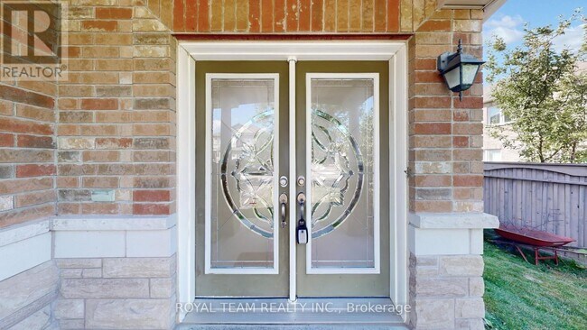 Photo du bâtiment - 246 Lauderdale Dr