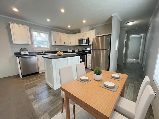 Building Photo - 16185 Notre Dame St